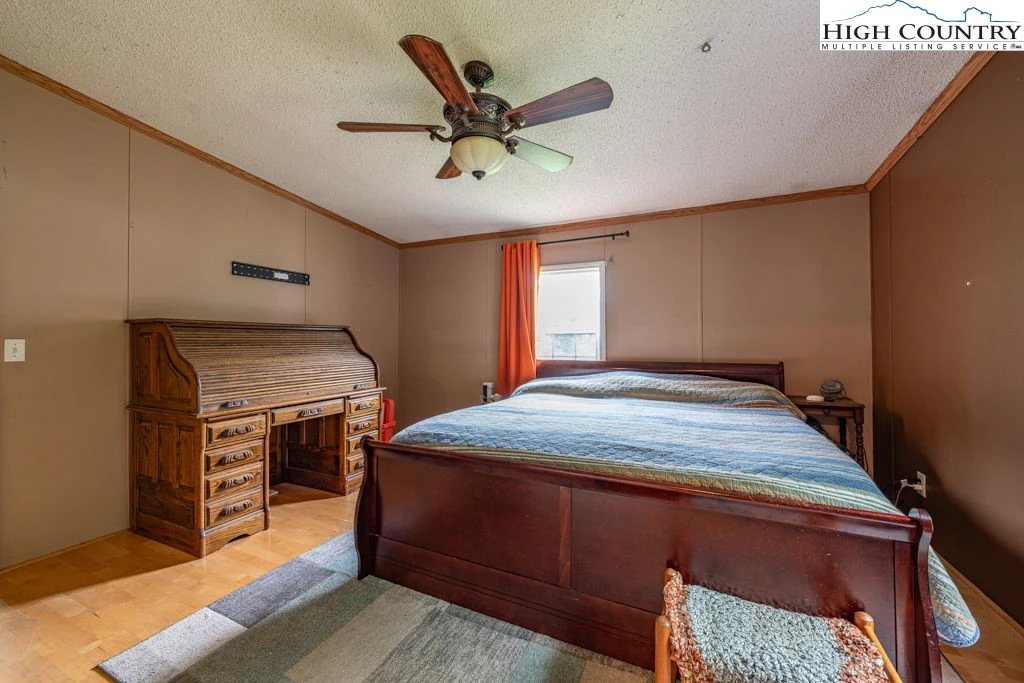 Image number 12 for the current listing