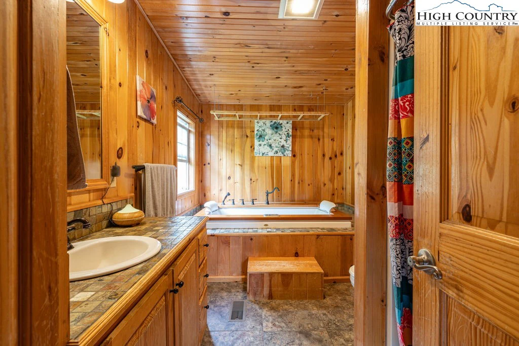 Image number 4 for the current listing