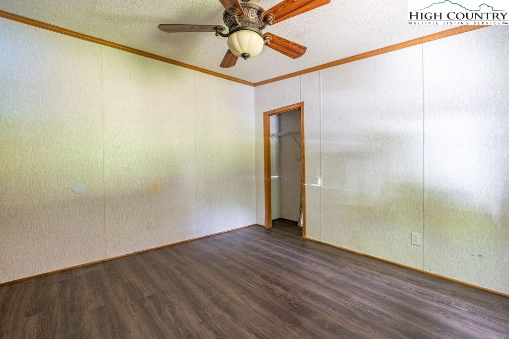 Image number 11 for the current listing