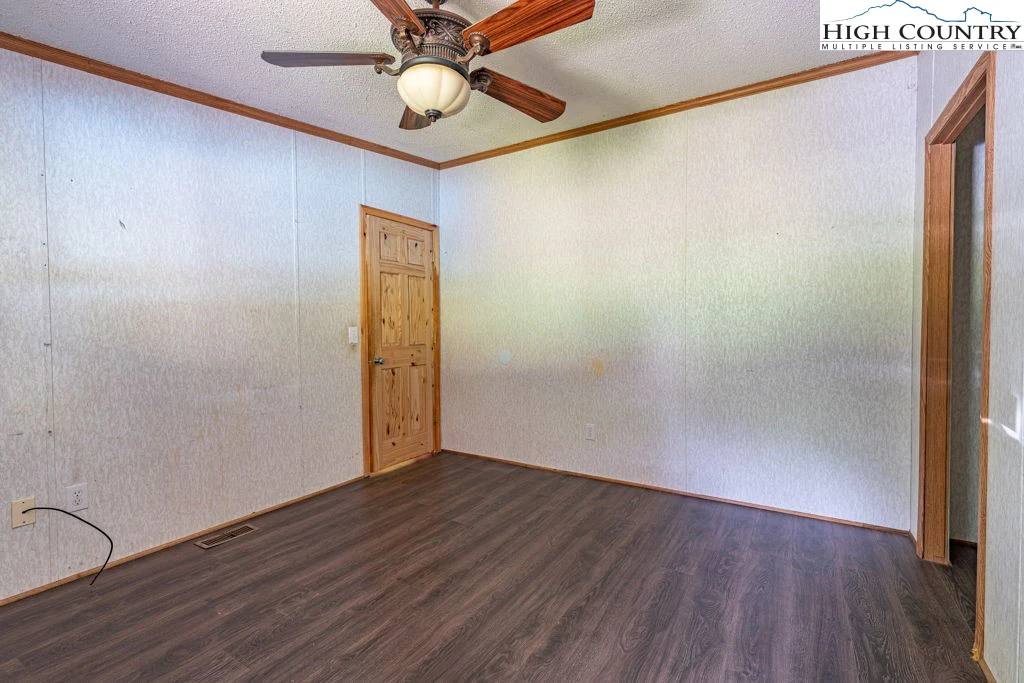 Image number 2 for the current listing
