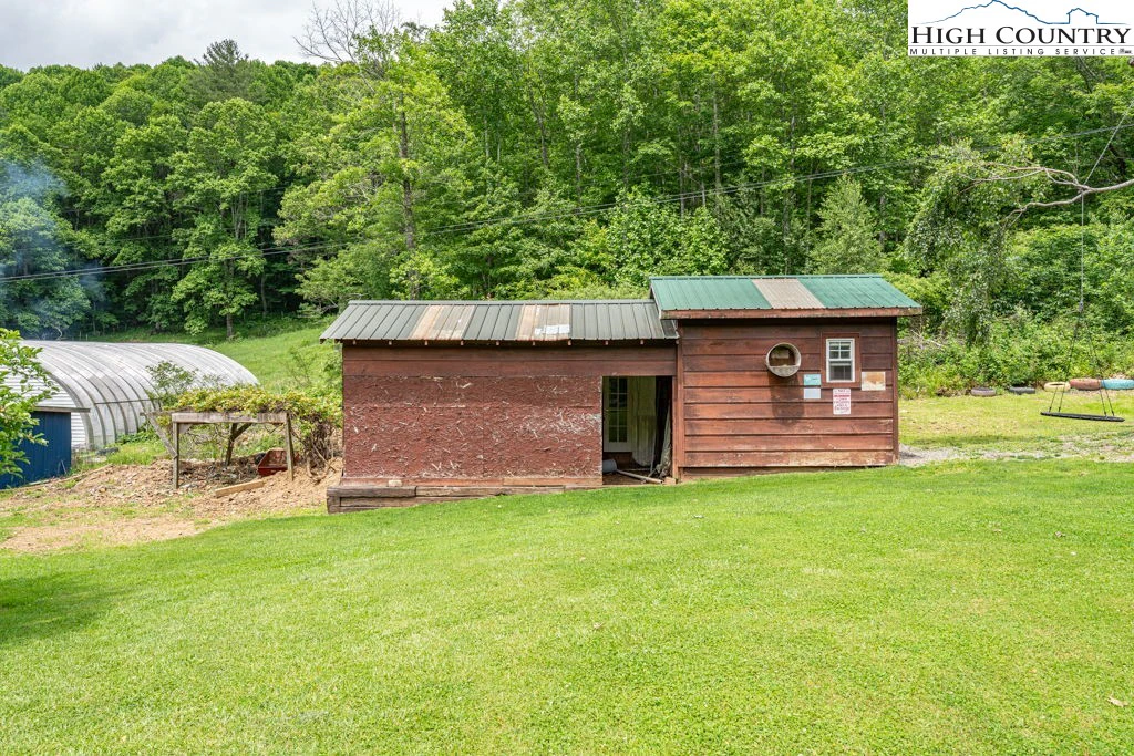 Image number 18 for the current listing