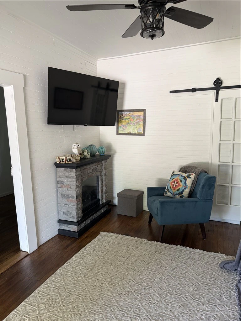 Image number 2 for the current listing