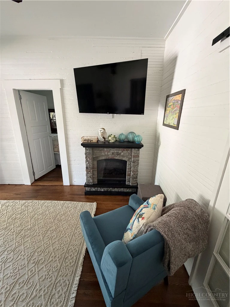 Image number 3 for the current listing