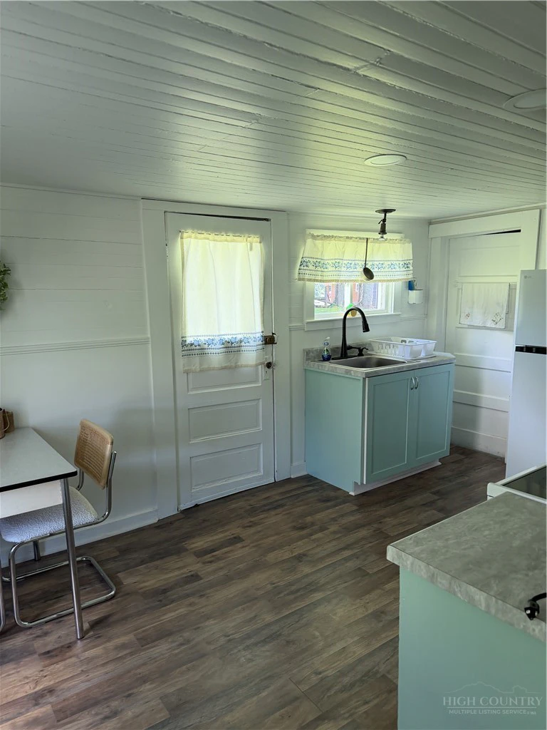 Image number 6 for the current listing