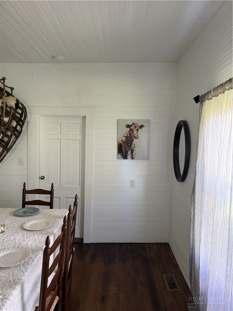 Image number 11 for the current listing