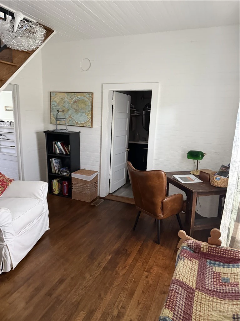 Image number 12 for the current listing