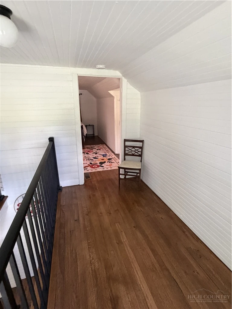 Image number 14 for the current listing