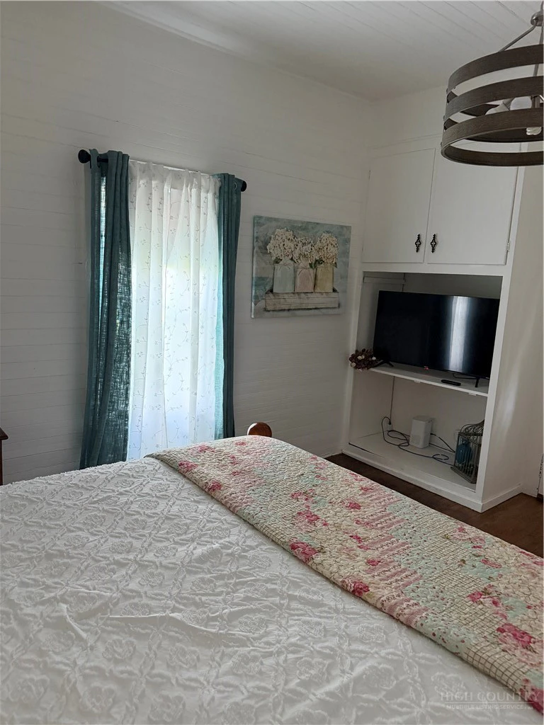 Image number 19 for the current listing
