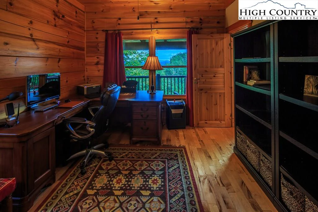 Image number 19 for the current listing