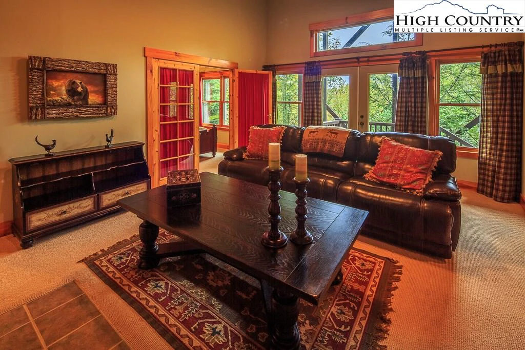 Image number 8 for the current listing