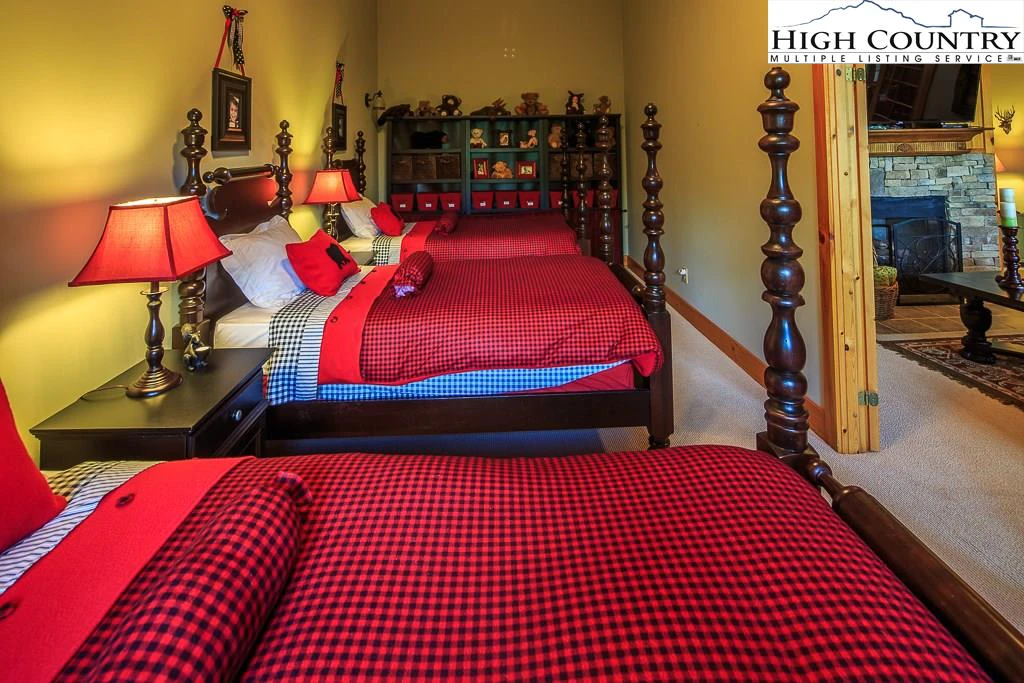 Image number 2 for the current listing