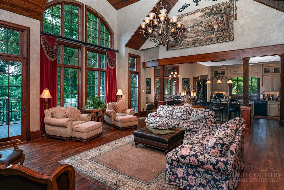Image number 10 for the current listing