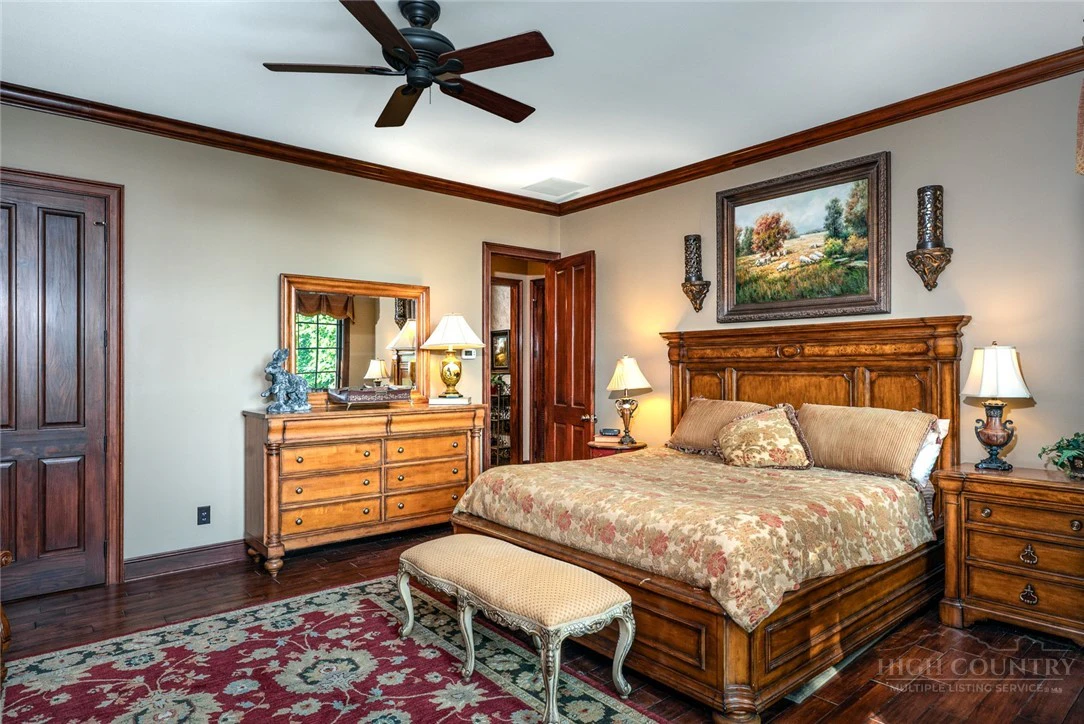 Image number 21 for the current listing