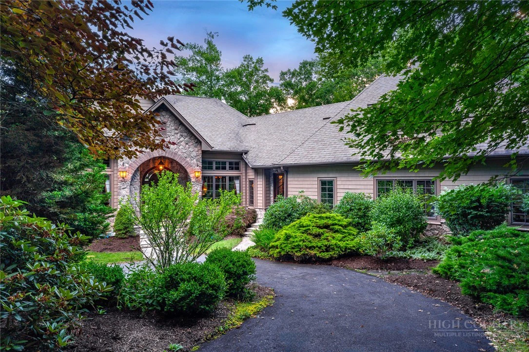 Image number 4 for the current listing