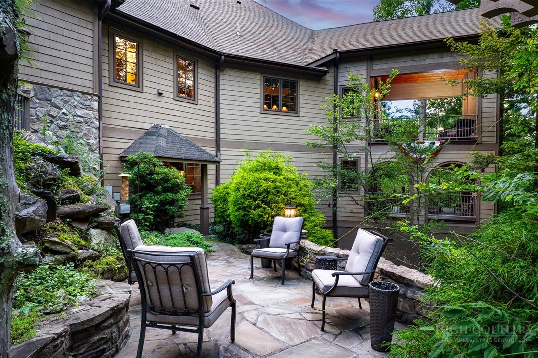 Image number 8 for the current listing