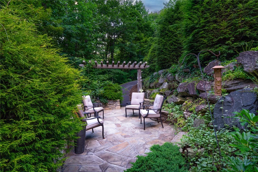 Image number 9 for the current listing
