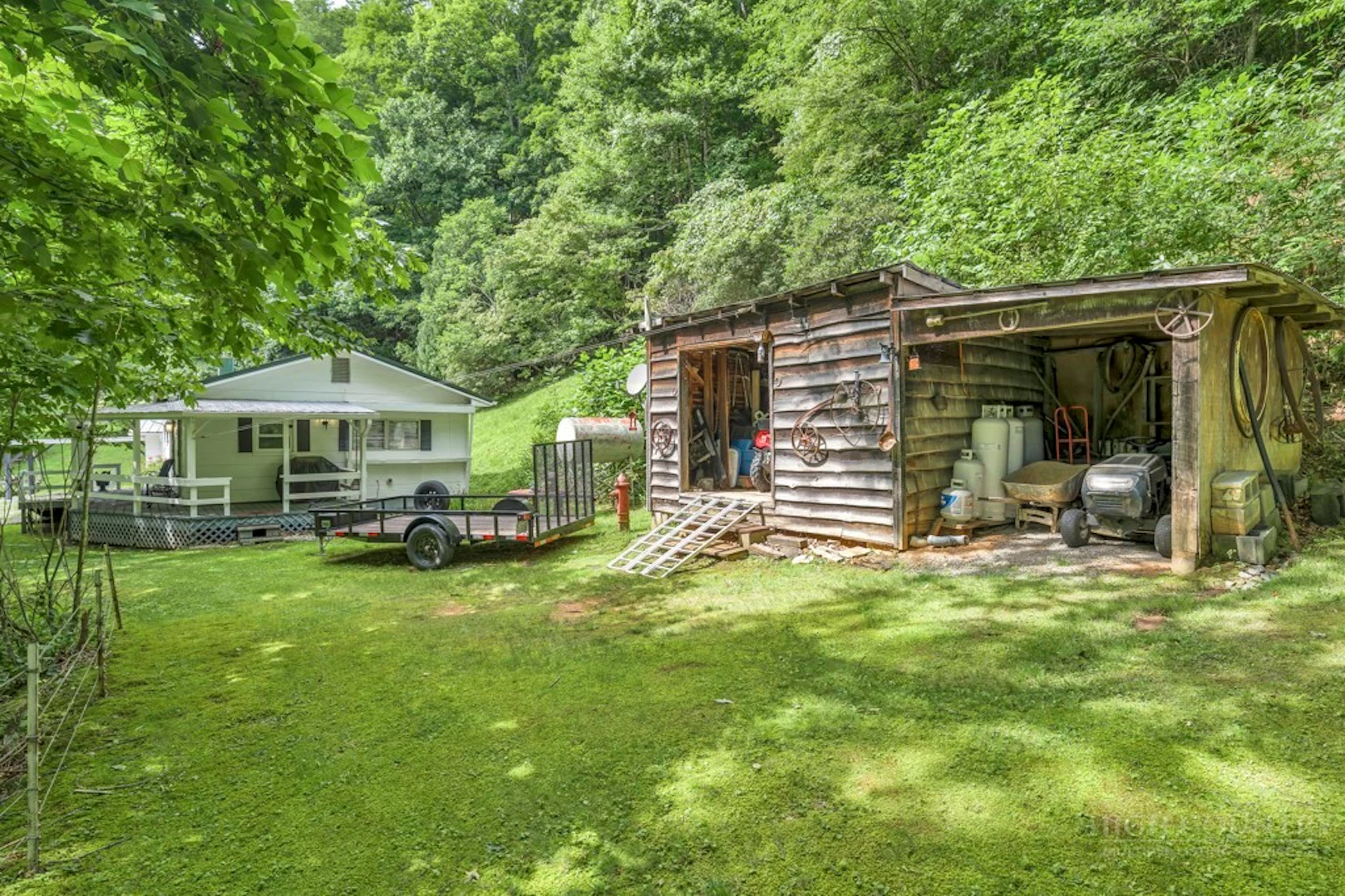 Image number 16 for the current listing
