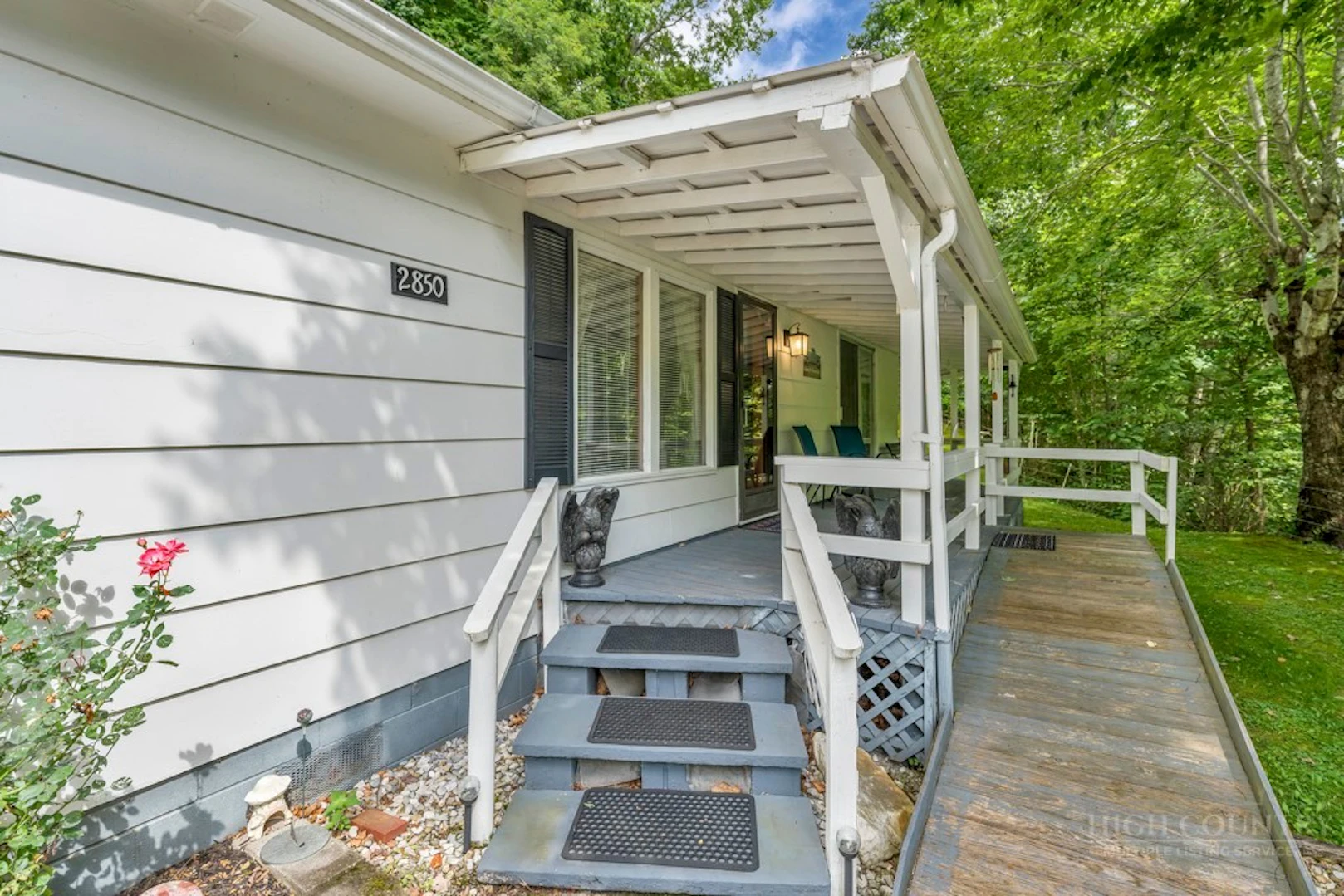 Image number 17 for the current listing