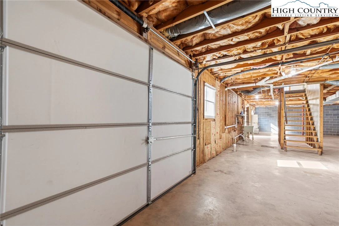Image number 9 for the current listing