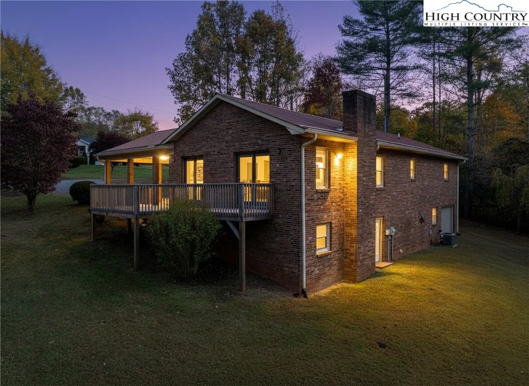 Image number 11 for the current listing