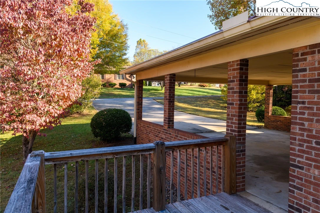Image number 18 for the current listing