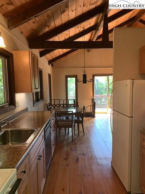 Image number 8 for the current listing