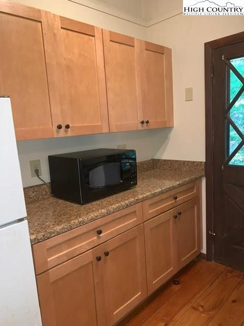 Image number 7 for the current listing