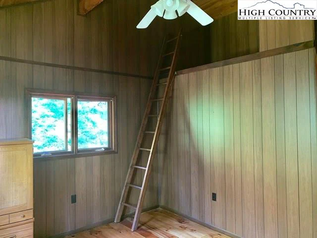 Image number 4 for the current listing