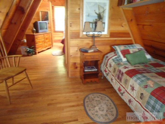 Image number 15 for the current listing