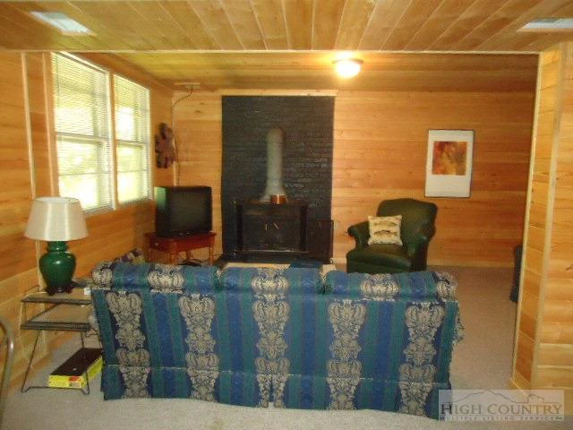 Image number 14 for the current listing