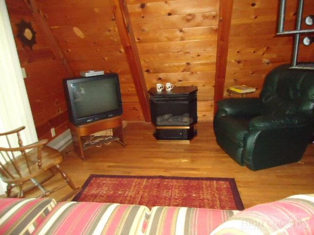 Image number 10 for the current listing