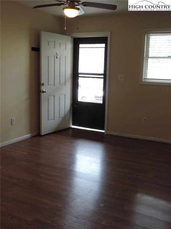 Image number 4 for the current listing