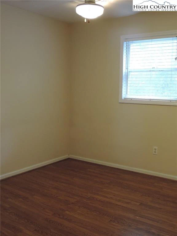 Image number 9 for the current listing