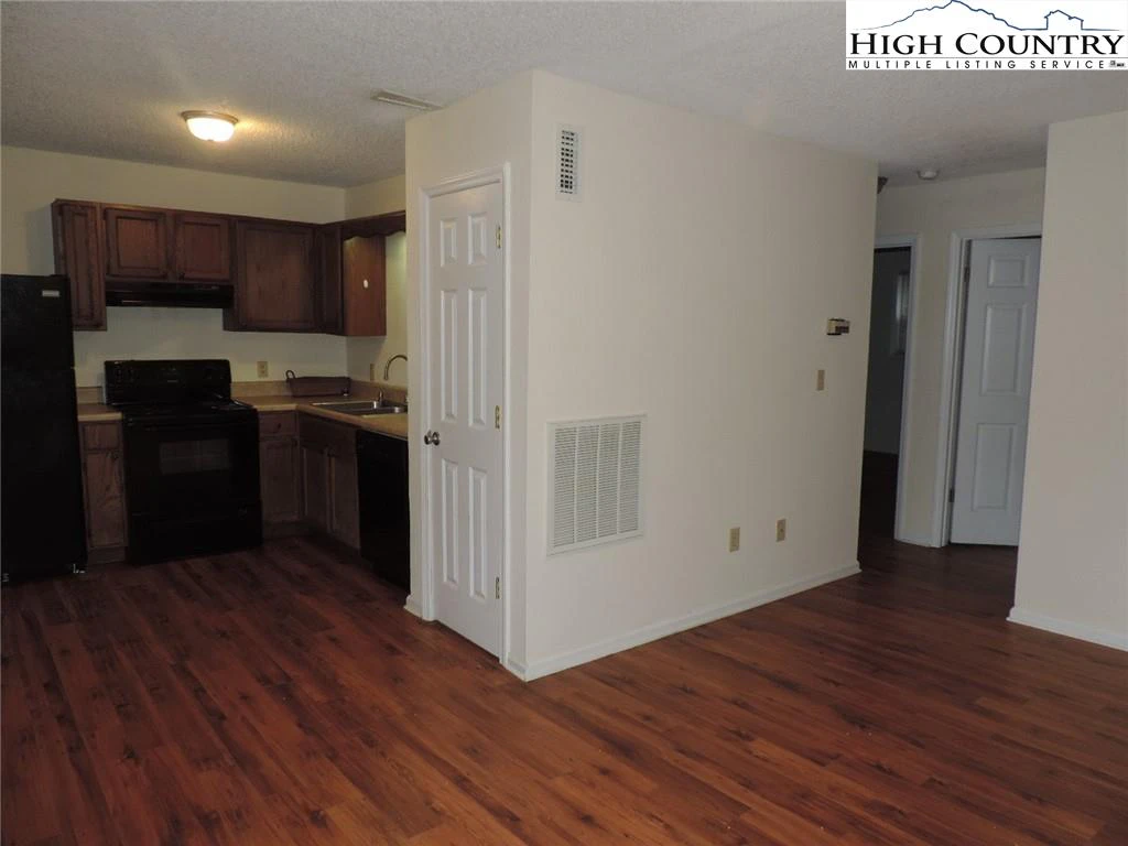 Image number 3 for the current listing