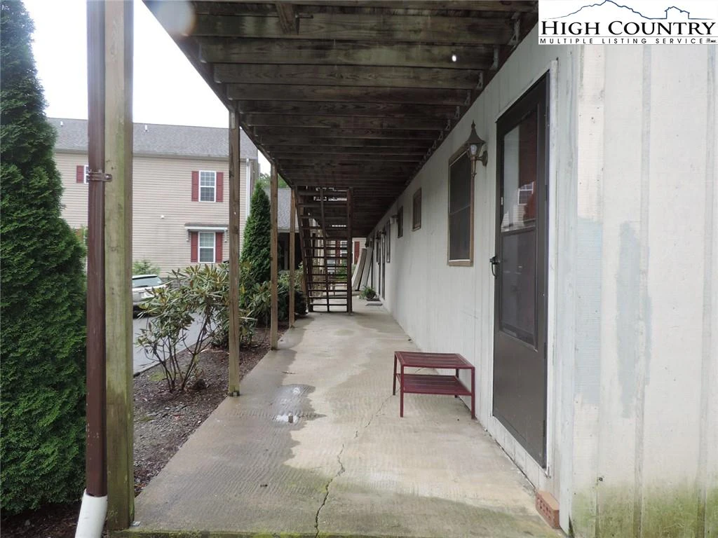 Image number 5 for the current listing
