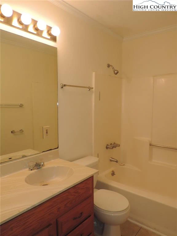 Image number 8 for the current listing
