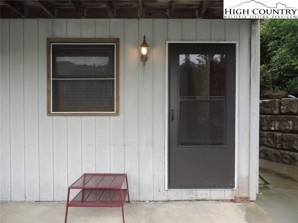 Image number 10 for the current listing