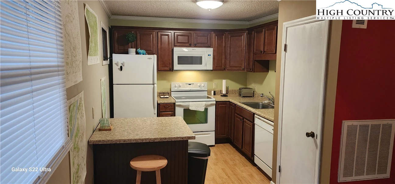 Image number 4 for the current listing