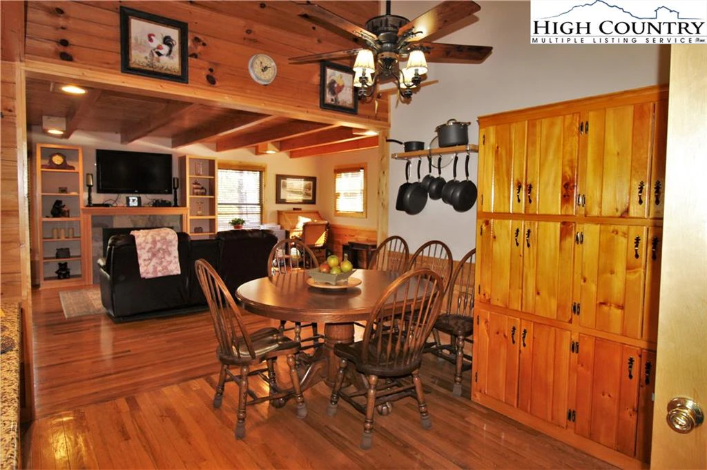 Image number 20 for the current listing