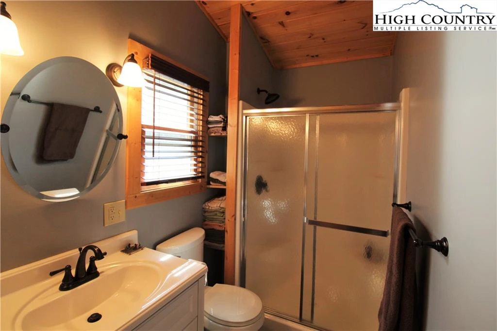 Image number 2 for the current listing