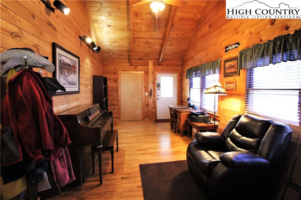 Image number 11 for the current listing