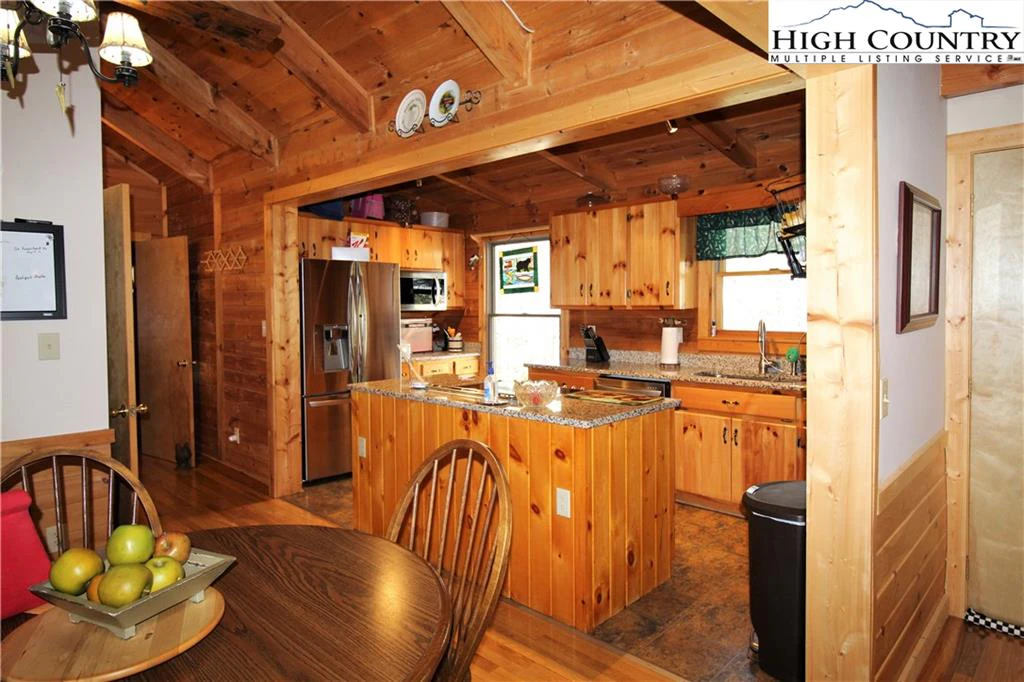 Image number 21 for the current listing