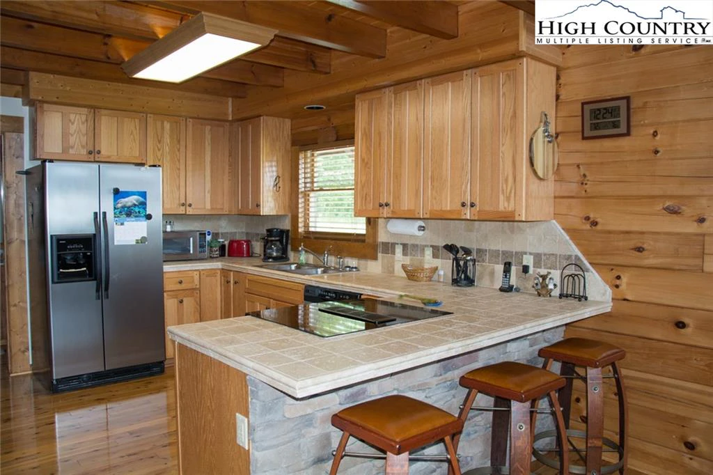 Image number 2 for the current listing