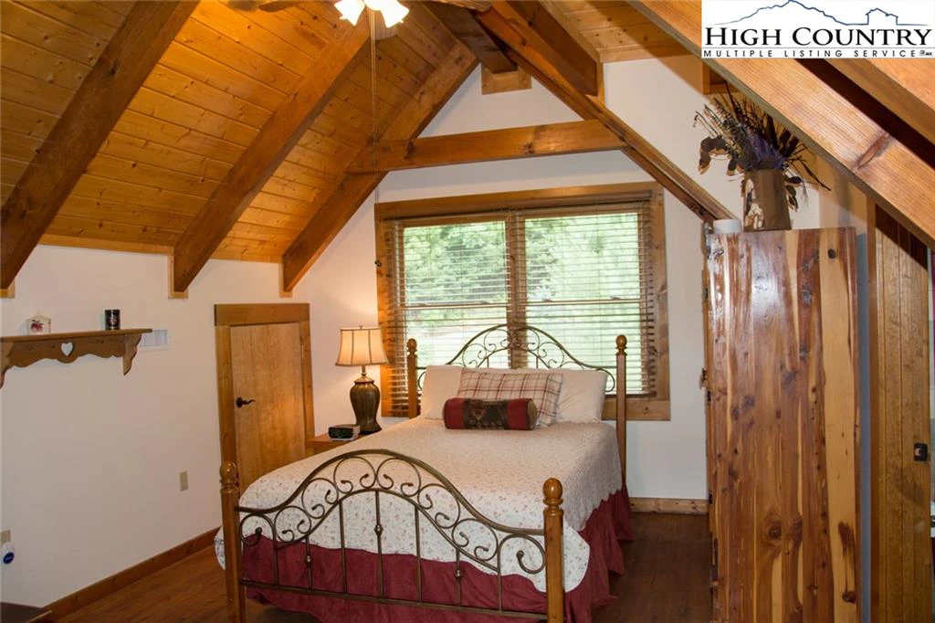 Image number 12 for the current listing