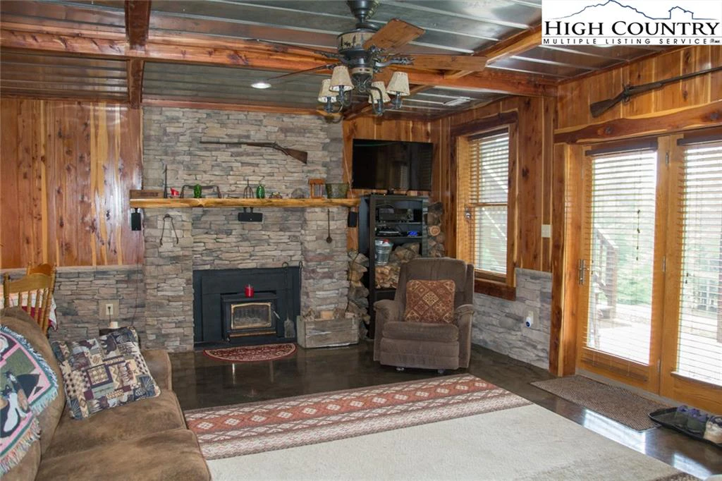 Image number 9 for the current listing