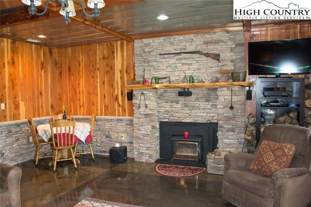 Image number 8 for the current listing