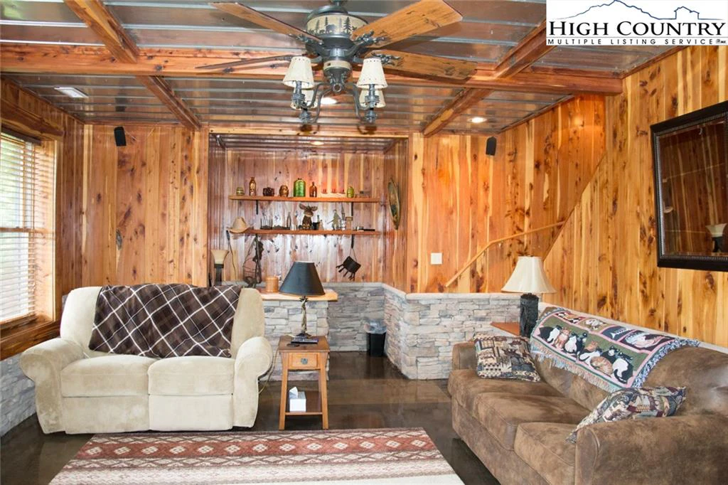 Image number 7 for the current listing