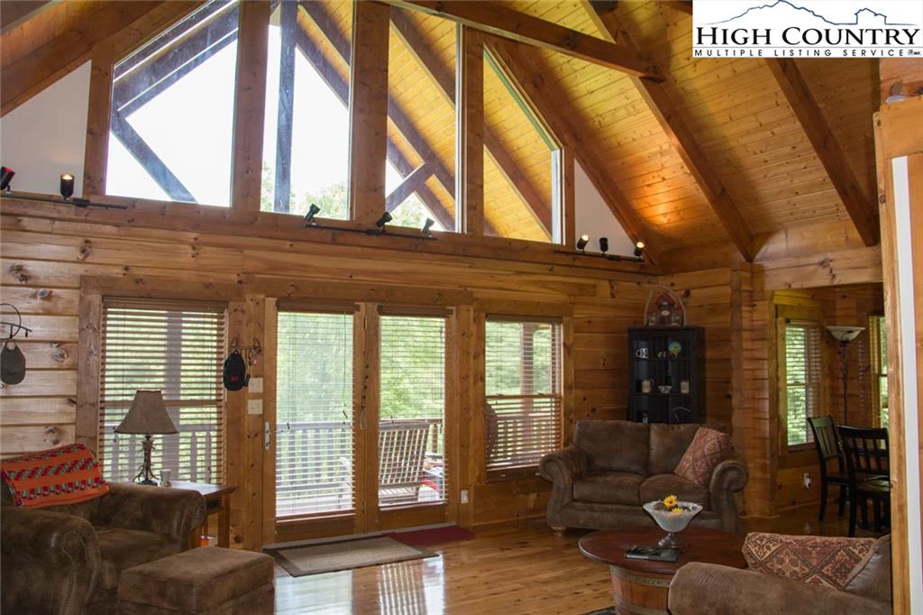 Image number 21 for the current listing