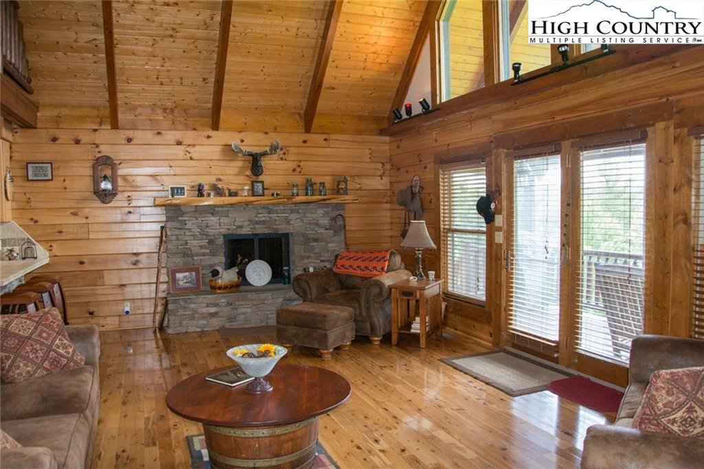 Image number 19 for the current listing