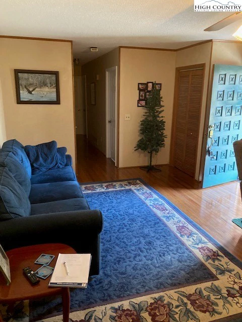Image number 3 for the current listing